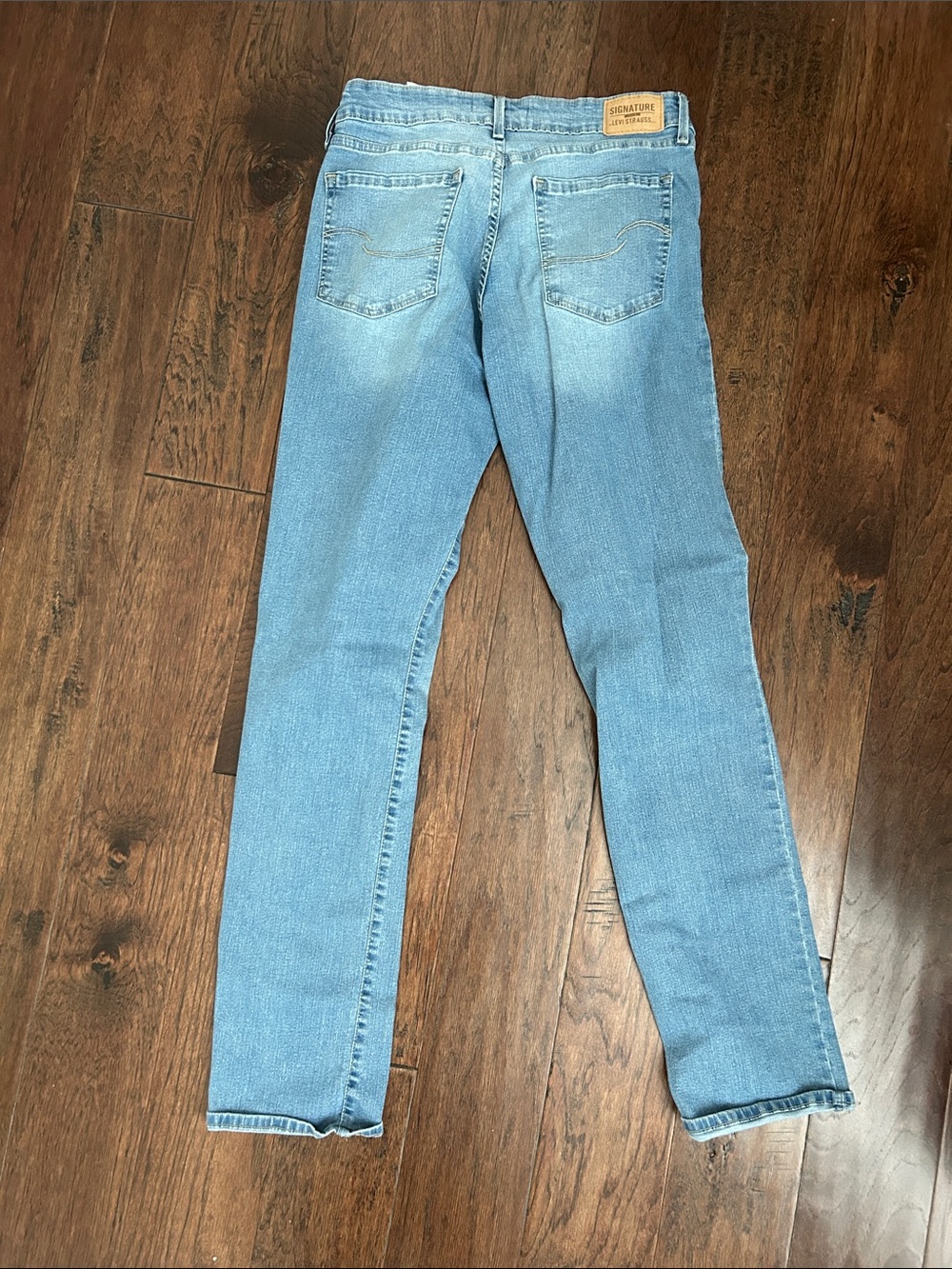Light Blue women’s 29x34 or 8 long Levi Strauss Jeans - Signature Brand